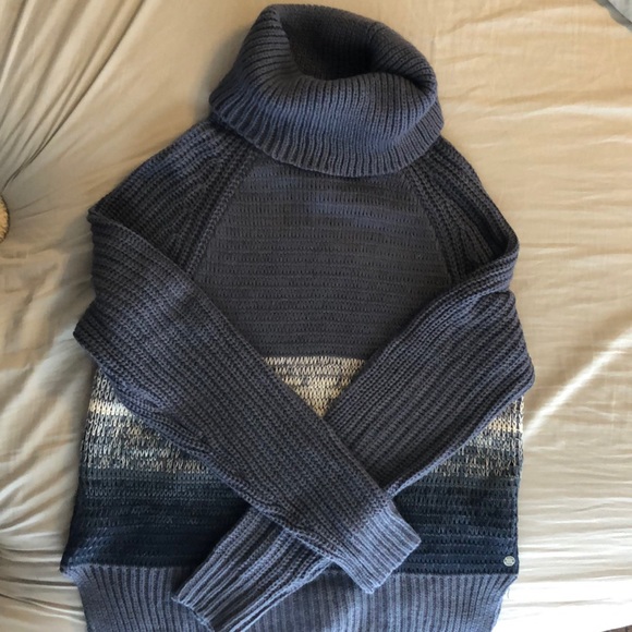 Women’s Roxy Sweater - Picture 2 of 5